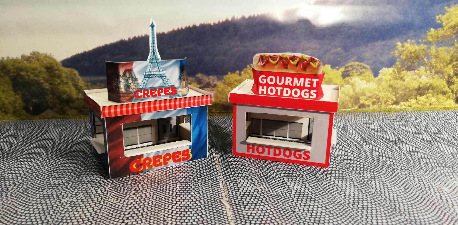 2 Kirmesbuden Hot Dog und Crepes | Kirmes | Rummel Lasercut Bausatz H0