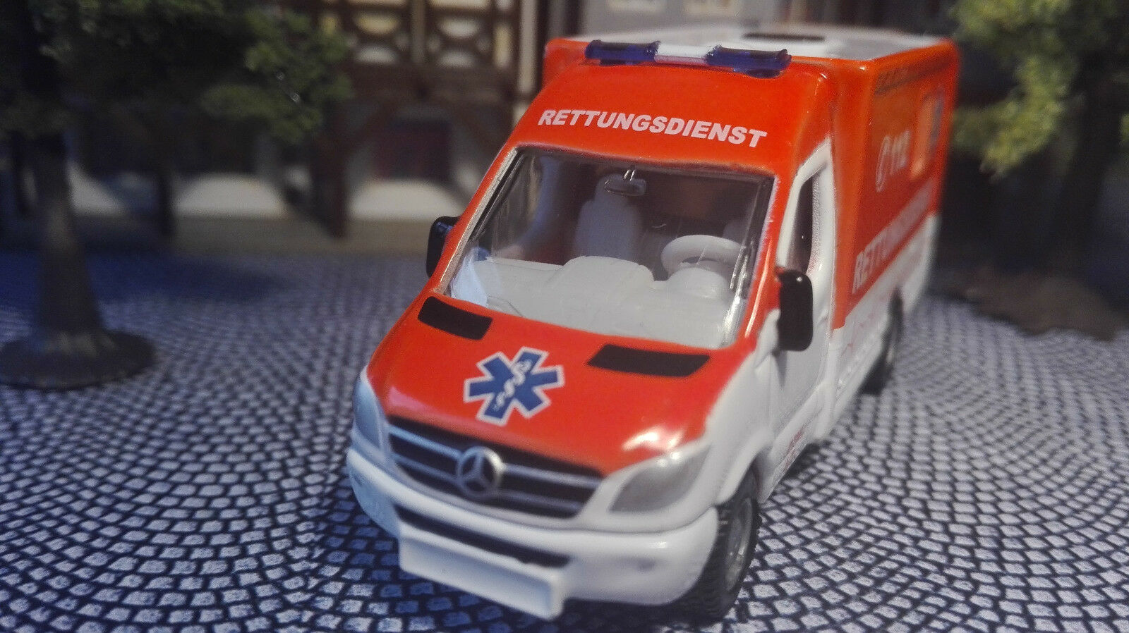 Rettungsdienst | Rettungswagen 1:87 aus Metall | Spur H0