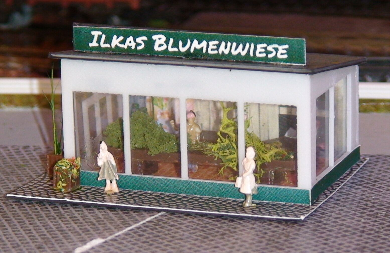 Kleiner Blumenkiosk mit Inneneinrichtung | Spur N | Blumenladen