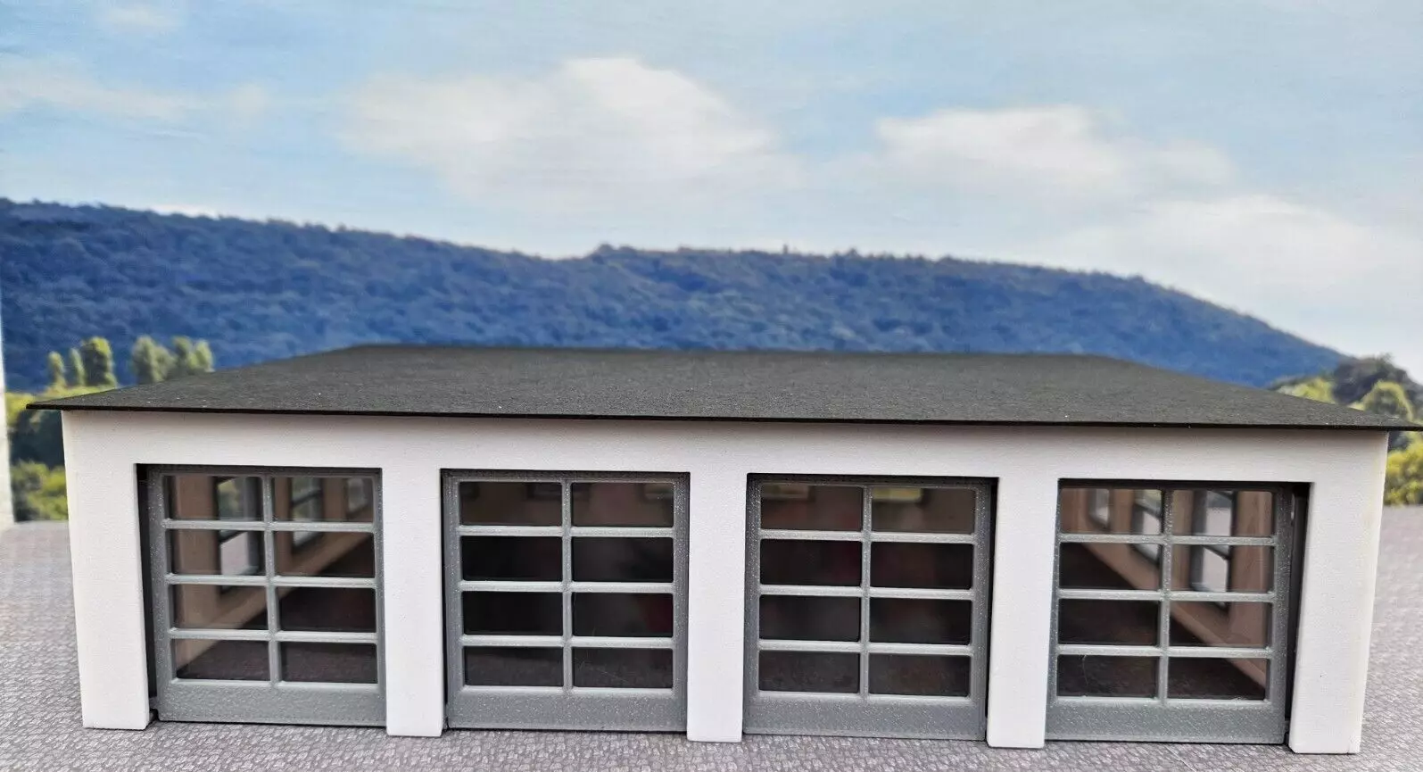Fahrzeughalle mit Schiebetoren Spur H0 | 1:87