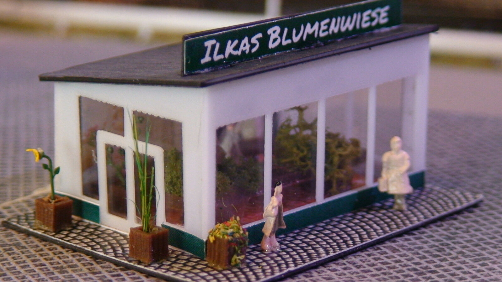 Kleiner Blumenkiosk mit Inneneinrichtung | Spur N | Blumenladen