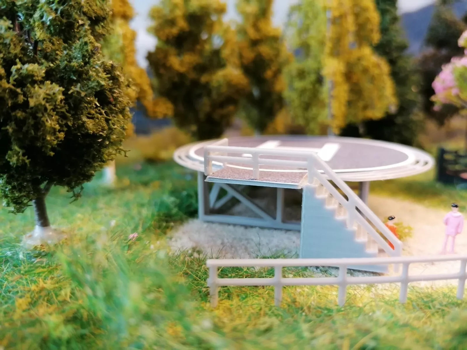 Hubschrauberlandeplatz für Helikopter | mit LED | Spur H0 | 1:87 Fertigmodell