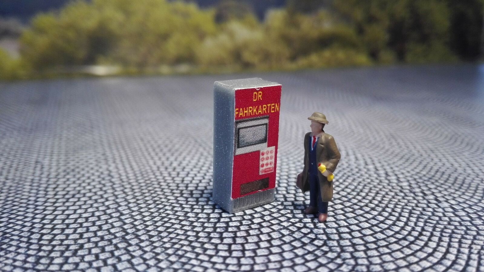 2x Fahrkartenautomat DR Ticketautomat TT | Deutsche Reichsbahn| Bahnhof |1:120