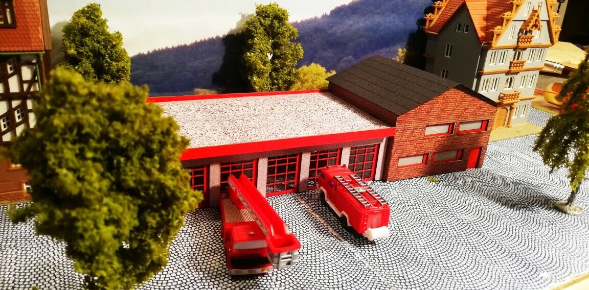 Feuerwehr mit Verwaltung Bausatz | Spur Z | 1:220 Feuerwache
