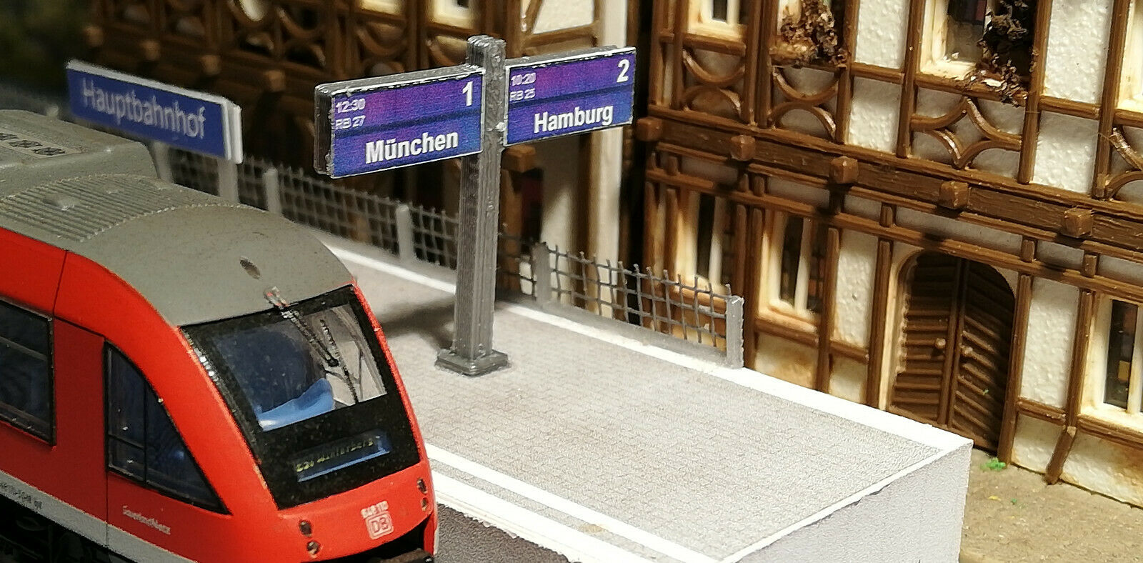 Zugzielanzeiger 4 Stück DB N | Bahnsteig | Bahnhof |1:160 zweigleisig